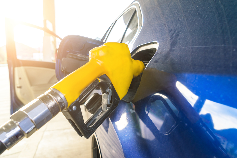 Dia sem imposto! Carro 28% mais barato e gasolina a menos ...