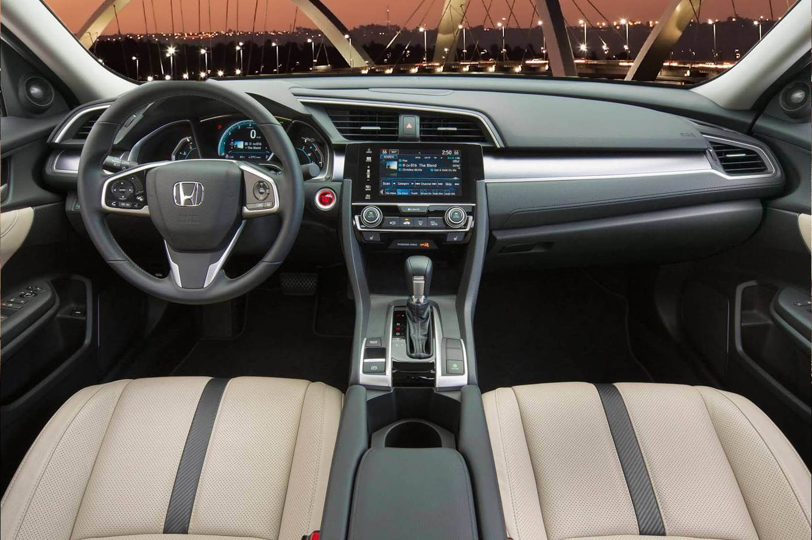 Novo Civic 2017 interior 1 Honda aposta em motor turbo e novas tecnologias com o novo Civic