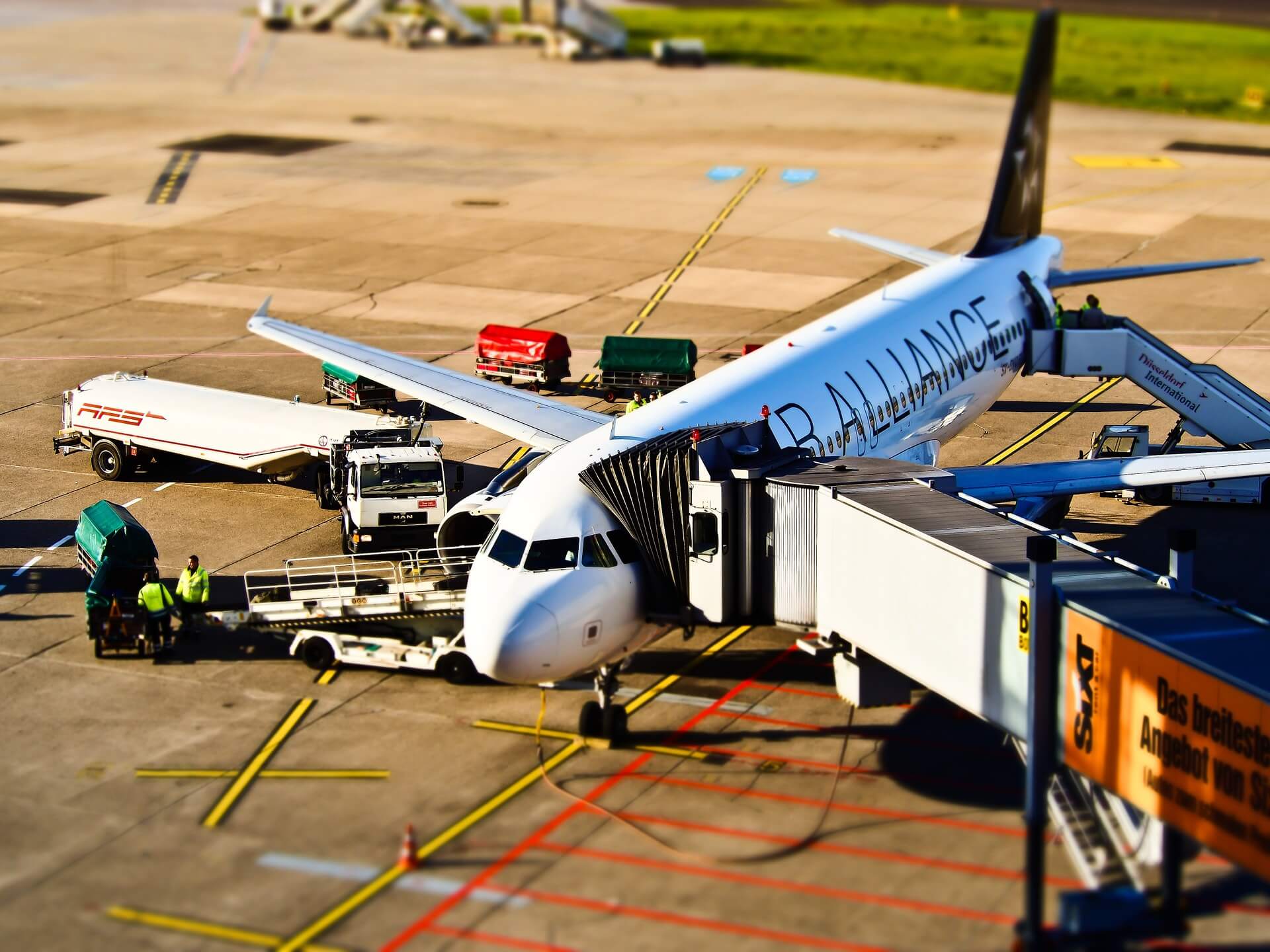 airport 1105980 1920 Quer saber como viajar de graça? Te ensinamos em 4 passos