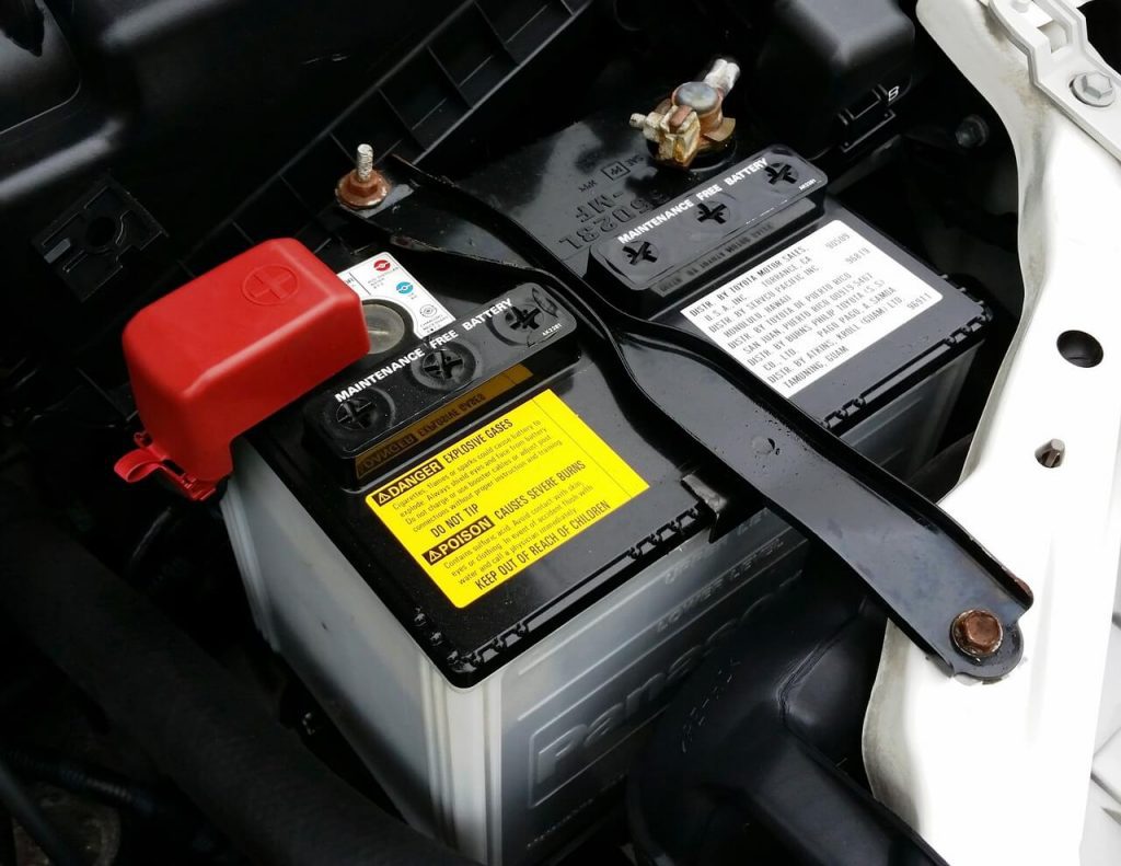 Bateria descarregada: veja como identificar e ligar seu carro