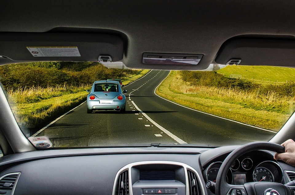 f Conheça os carros para viajar mais confortáveis e seguros