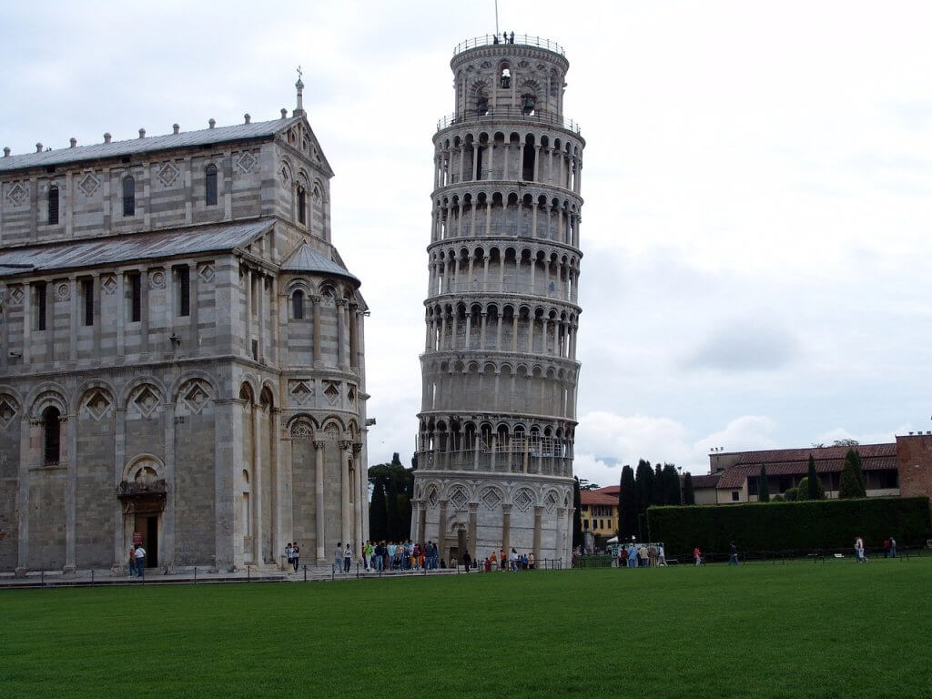 Pontos turísticos da Itália - A Torre de Pisa traz a marca da arquitetura Italiana.