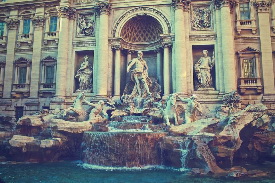 Pontos turísticos da Itália - Fontana di Trevi, um dos mais belos pontos turísticos da Itália.