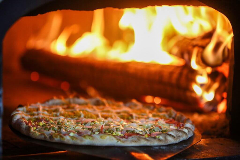 pontos turísticos em São Paulo - Comer uma pizza em São Paulo é tradicional