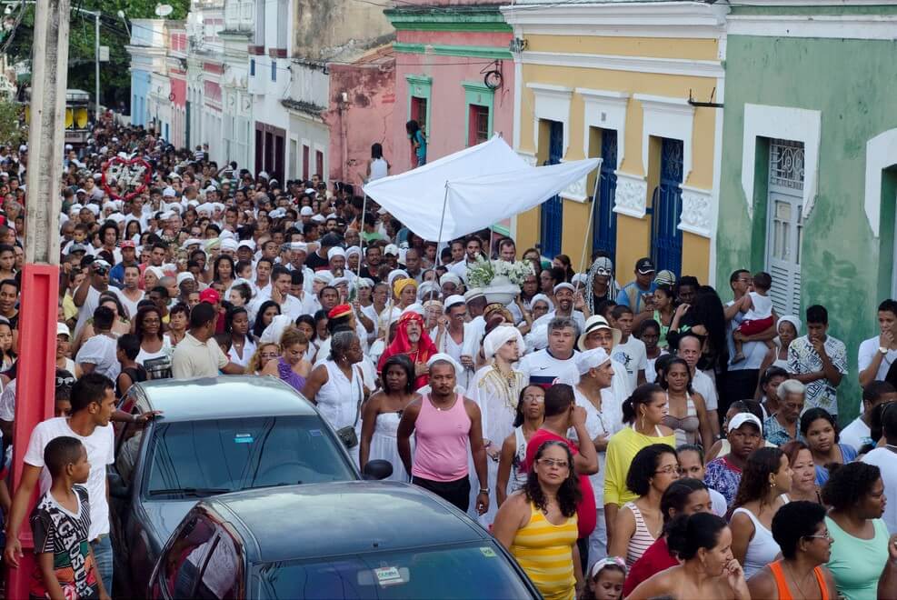 festas populares brasileiras - Lavagem da Escadaria do Bonfim: uma festa de tradição e fé