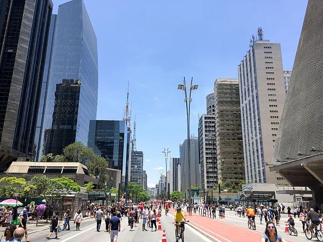 pontos turísticos em São Paulo - Andar pela mais paulista das avenidas