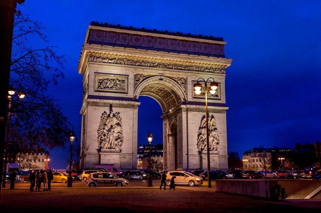 passeios em Paris - Arco do Triunfo: um monumental passeio em Paris