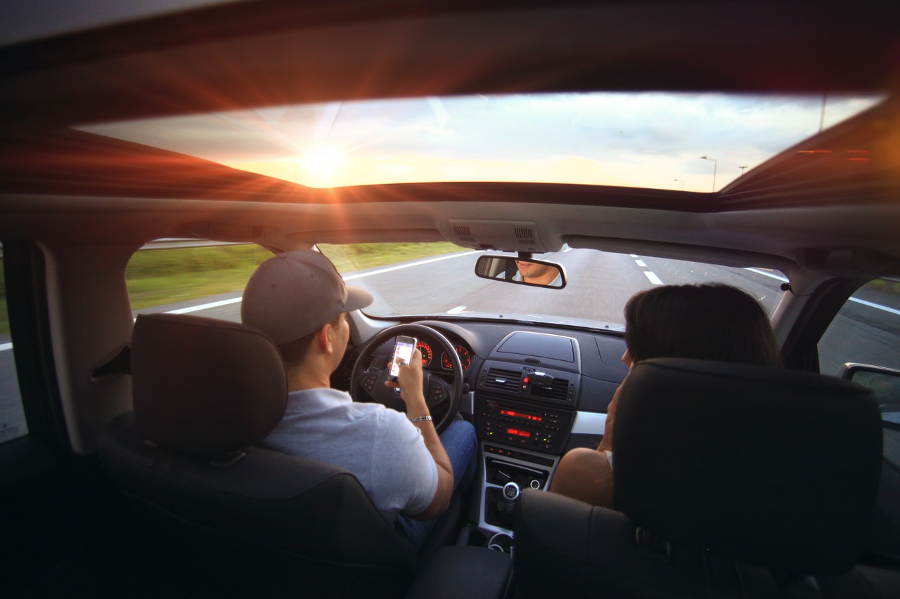 carro com teto solar panorâmico