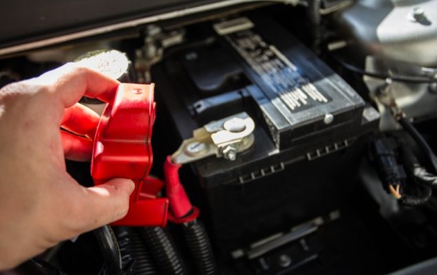 confira os cuidados essenciais com bateria do carro Conheça agora os conceitos básicos da elétrica automotiva