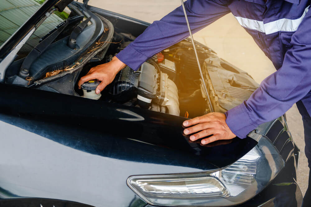 vazamento de agua no carro como identificar e o que fazer Sistema de arrefecimento: veja como funciona e os problemas mais comuns