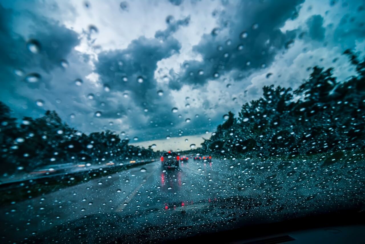 Dicas para dirigir na chuva