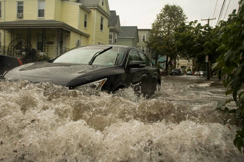 Hábitos que estragam o carro alagamento