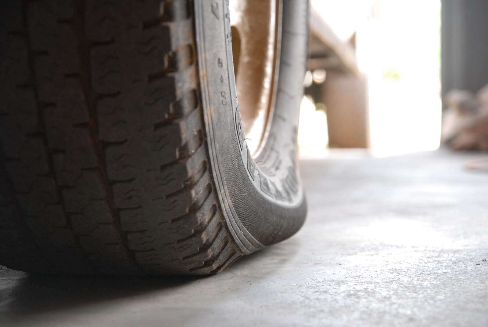 pneus baixa pressao Hábitos que estragam o carro: veja quais são os piores