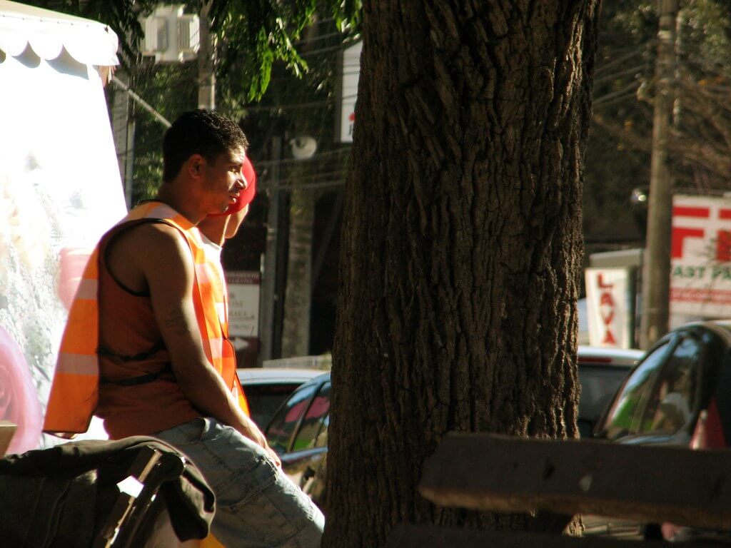 Perigos de estacionar na rua: saiba por que não fazer