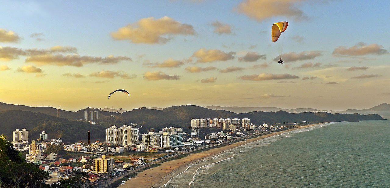 Praia Brava Itajaí Voar de asa delta: 4 melhores picos para voo de asa delta no Brasil