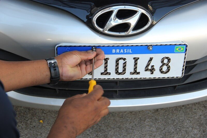 placa mercosul Placa Mercosul será obrigatória a partir de fevereiro no Brasil