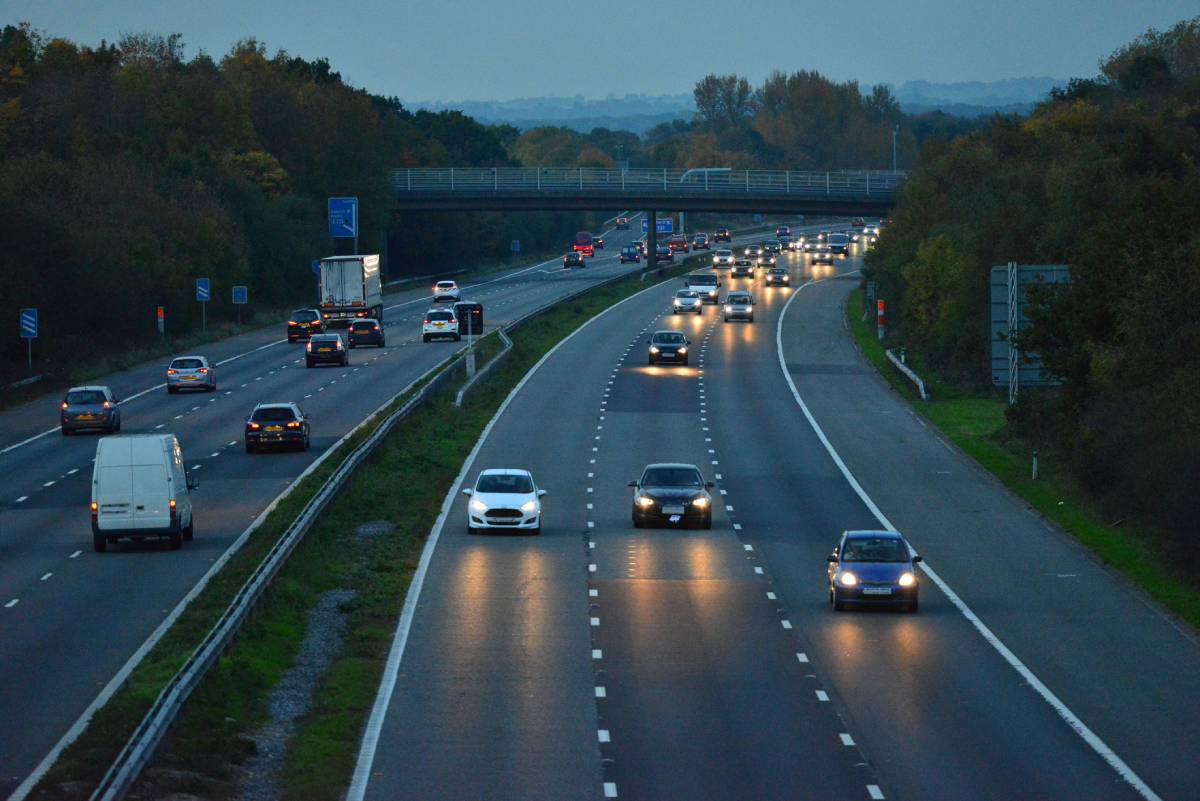 Carro rebaixado: tudo que você precisa saber para evitar multas