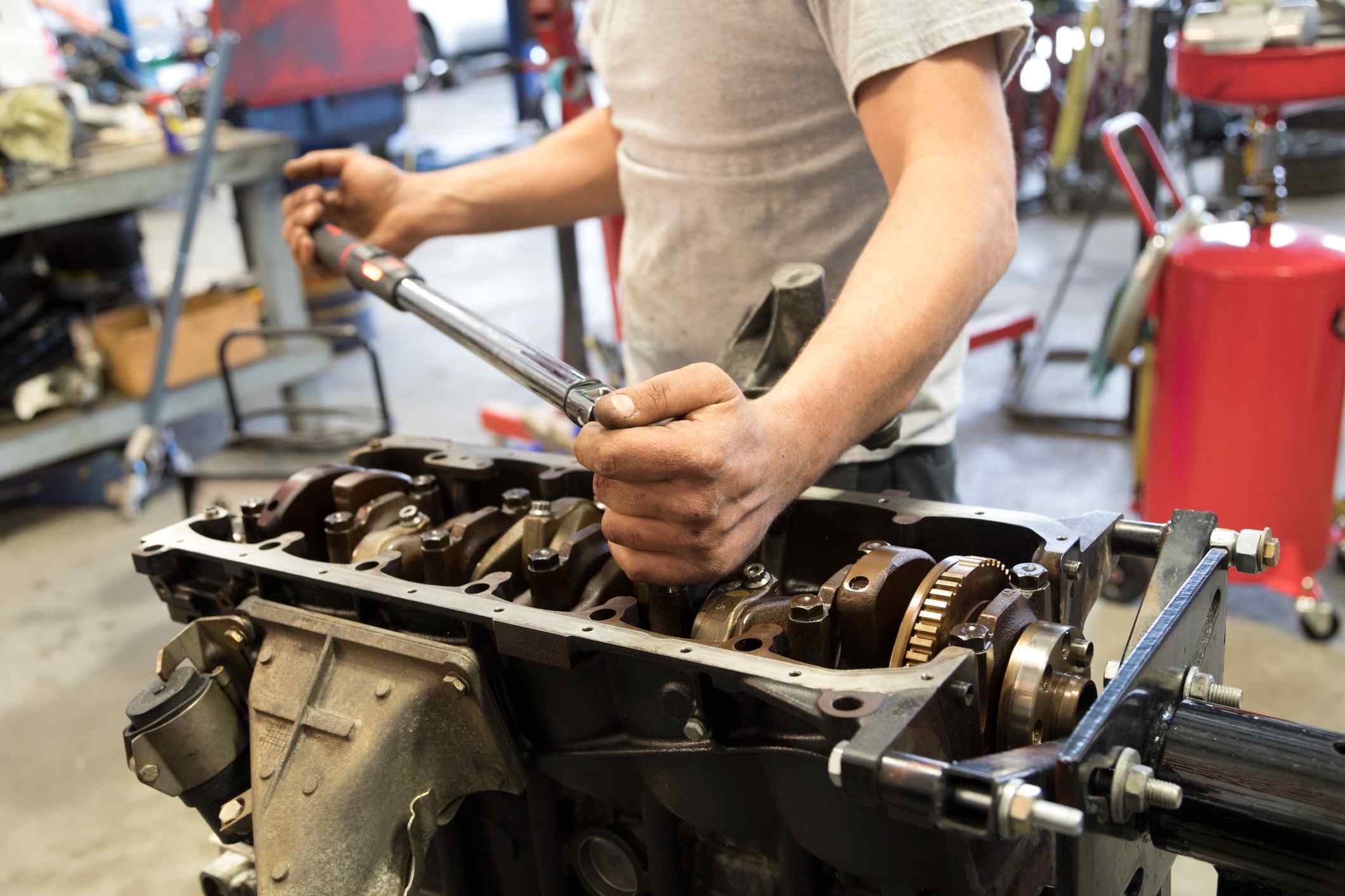 Manutenção em peça de carro torque