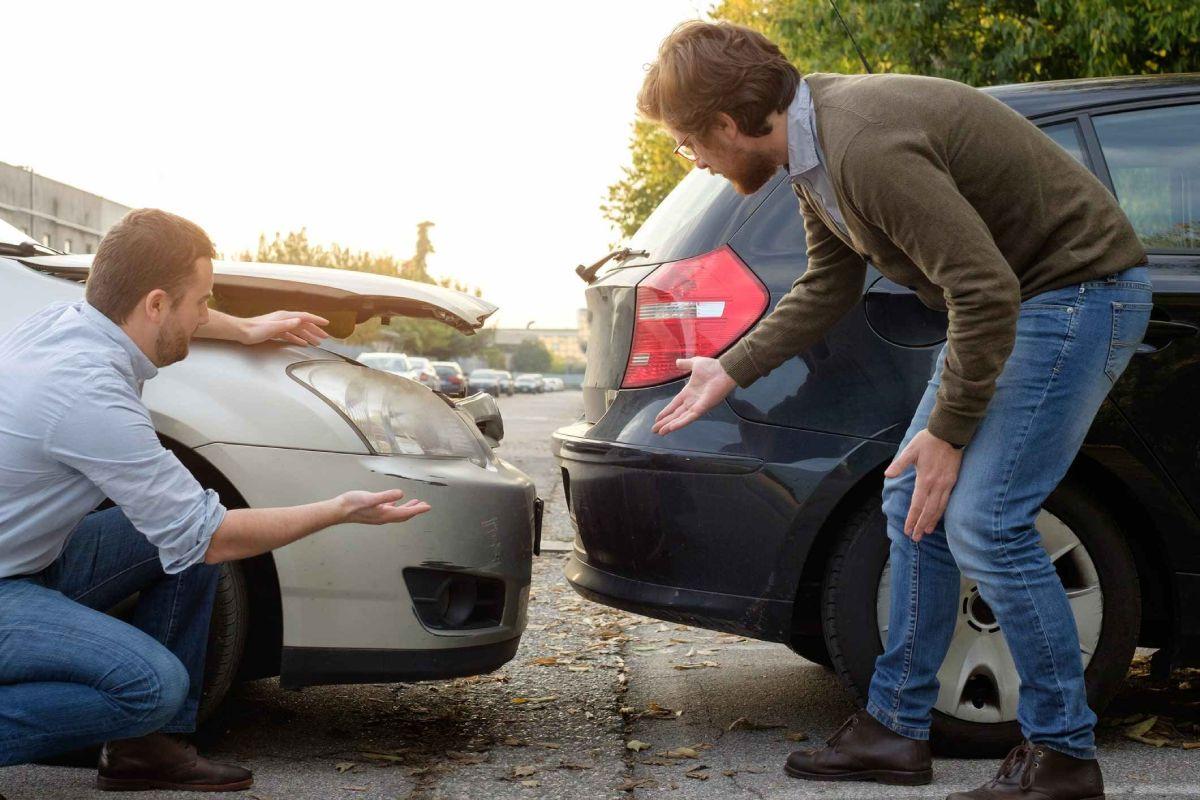 bateram no meu carro fugiram Bateram no meu carro: veja o que fazer para não ter problemas