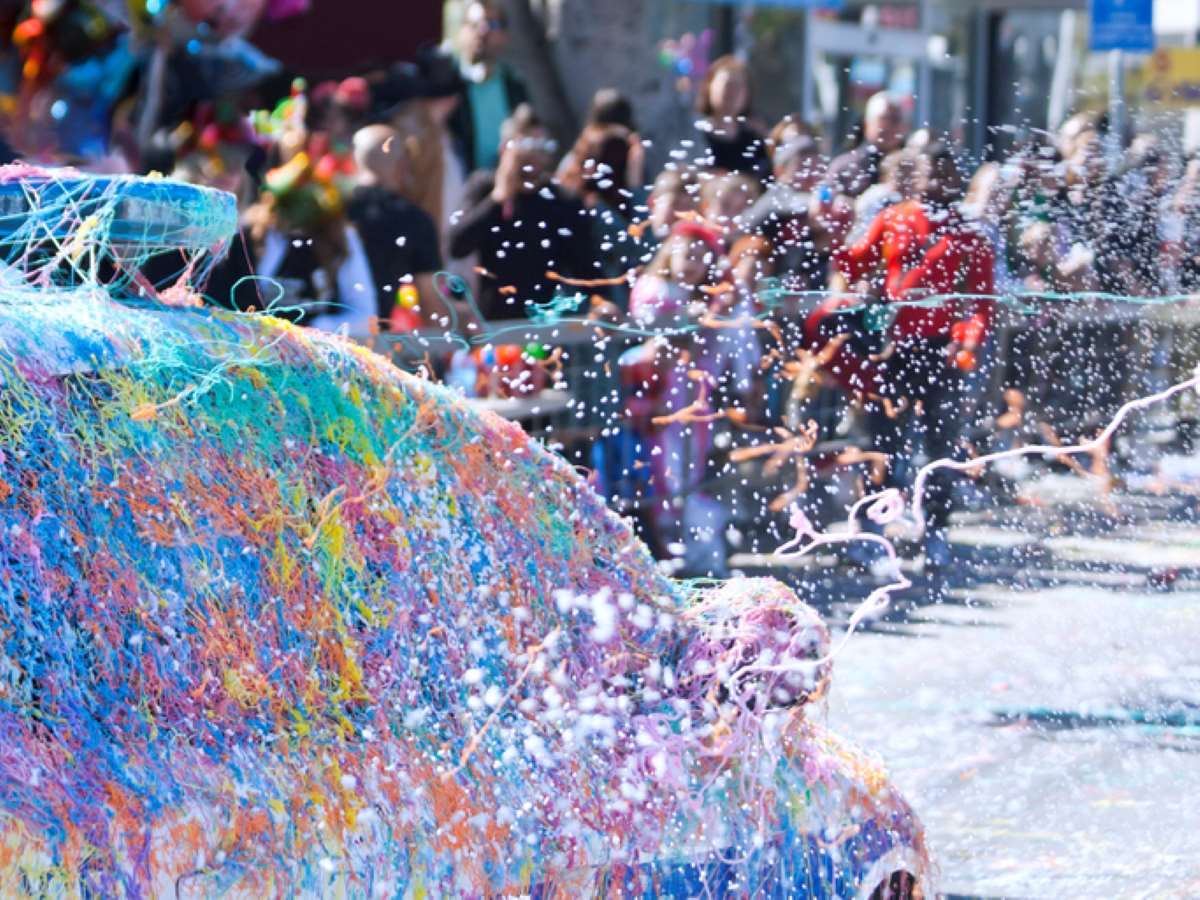 Não deixe seu bloco quebrar na avenida: acelere a folia do Carnaval sem perrengues no caminho!